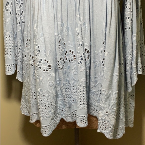 Eyelet Flowers on Flowy Blue Top <3 - Picture 3 of 4